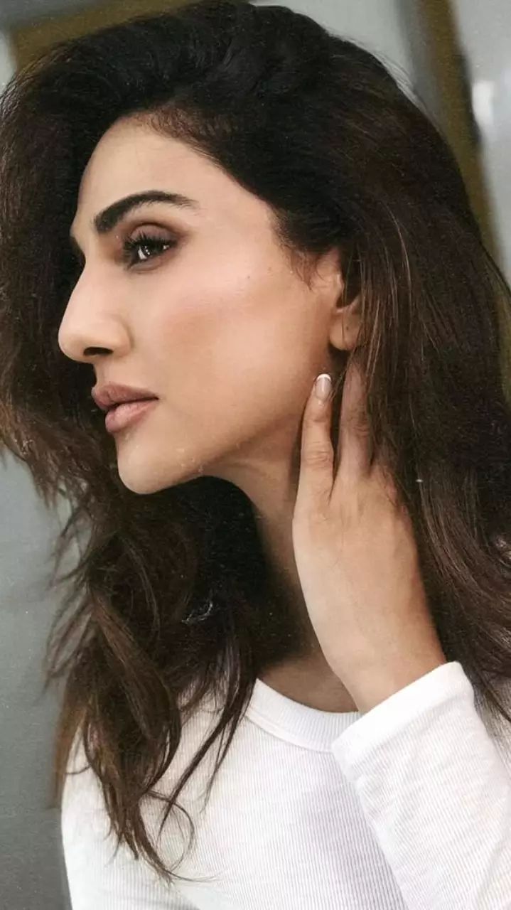 Vaani Kapoor का कातिलाना अंदाज़ VIRAL