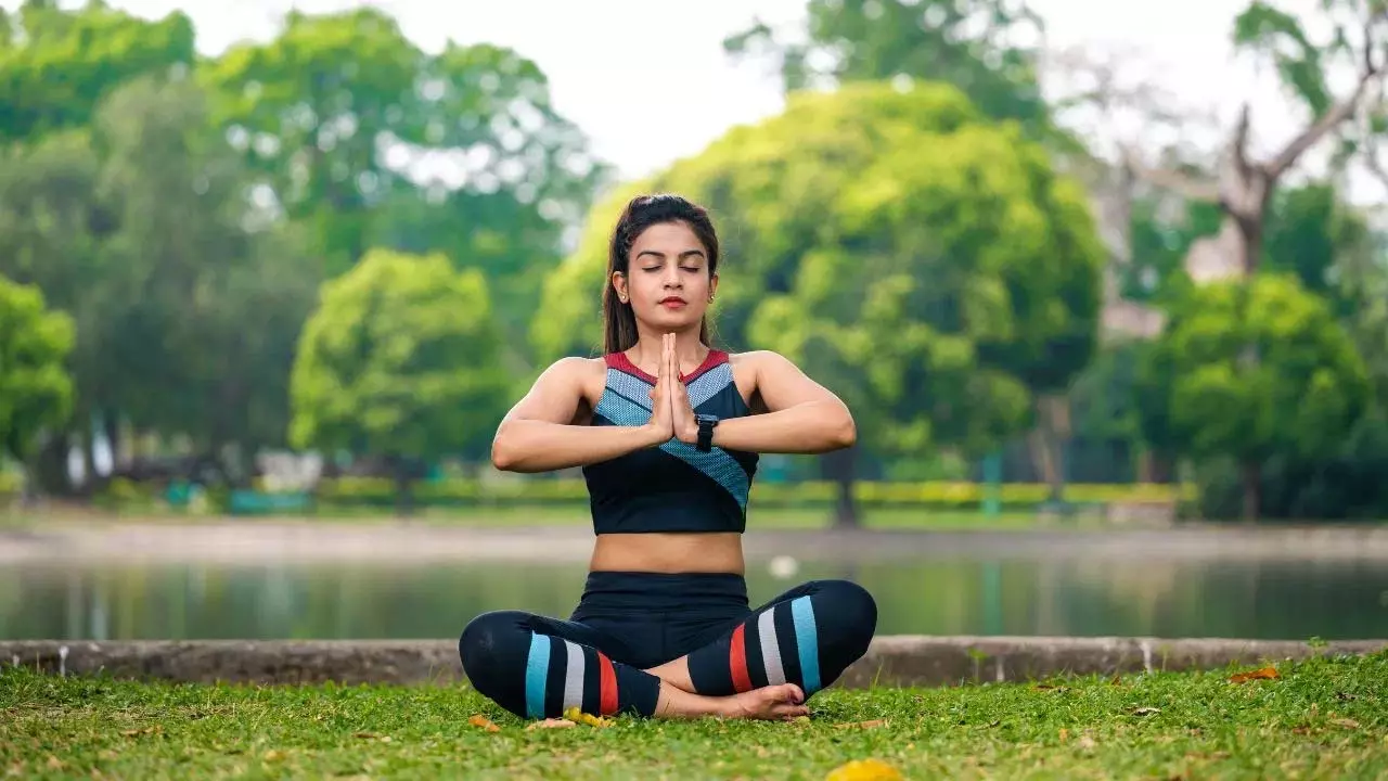 Health: रात को लेटने के बाद घंटों तक नींद नहीं आती, योग है इसका इलाज, रोजाना करें ये 6 योगासन Health: रात को लेटने के बाद घंटों तक नींद नहीं आती, योग है इसका इलाज, रोजाना करें ये 6 योगासन