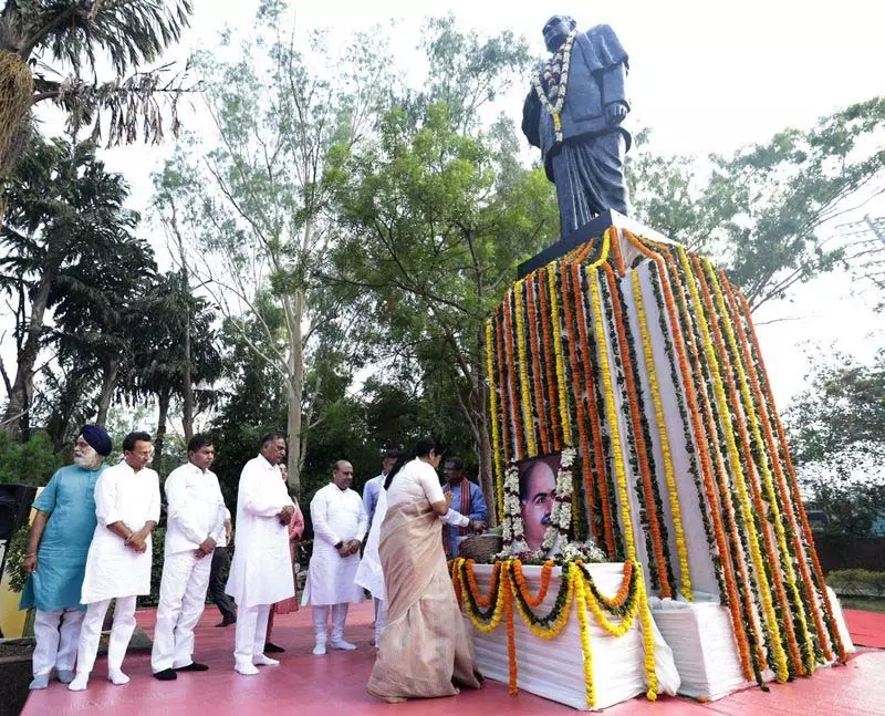भाजपा नेताओं ने डॉ. श्यामा प्रसाद मुखर्जी की पुण्यतिथि पर श्रद्धांजलि अर्पित की भाजपा नेताओं ने डॉ. श्यामा प्रसाद मुखर्जी की पुण्यतिथि पर श्रद्धांजलि अर्पित की