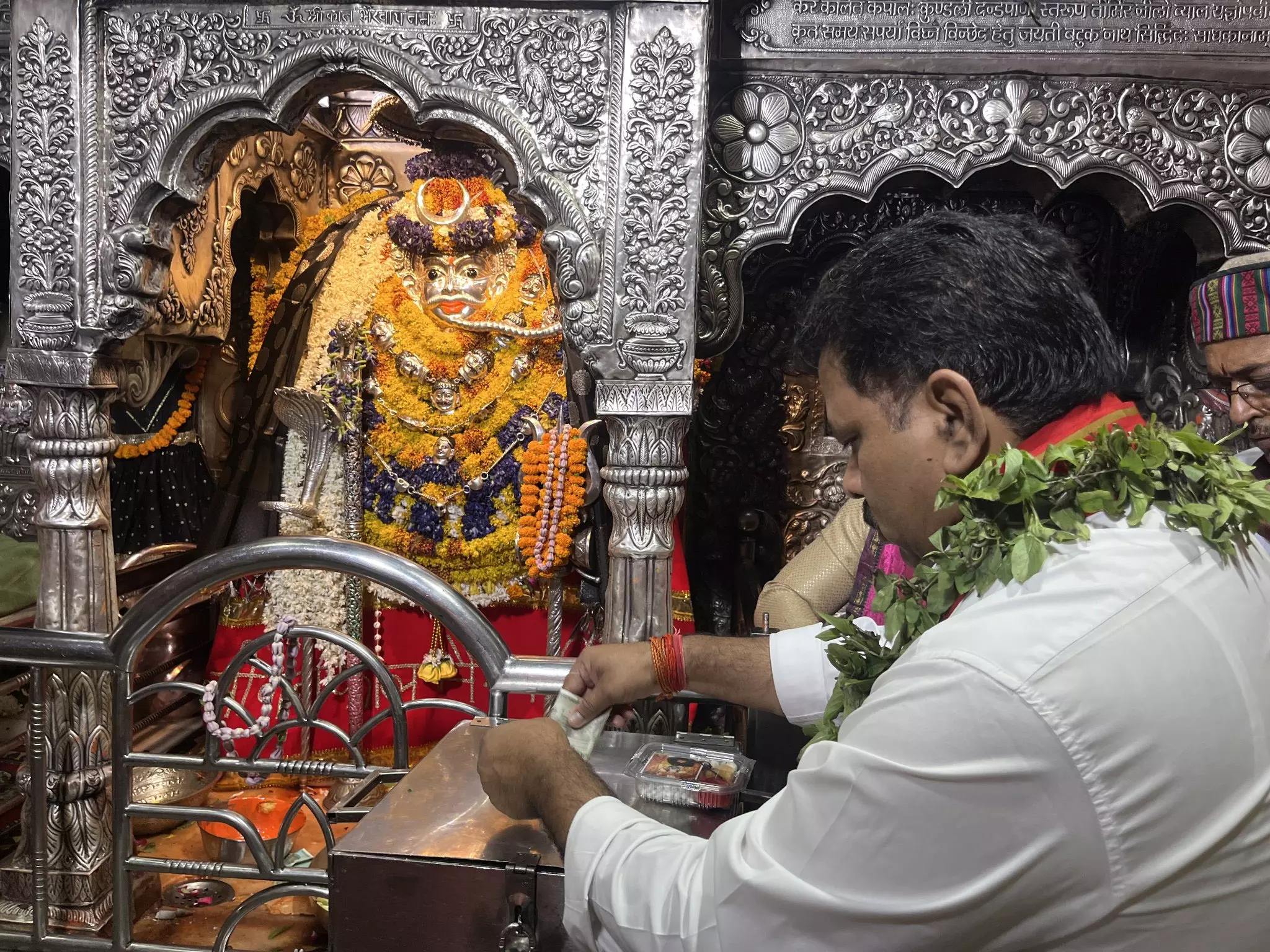गृहमंत्री विजय शर्मा ने श्री काल भैरव मंदिर के दर्शन किए गृहमंत्री विजय शर्मा ने श्री काल भैरव मंदिर के दर्शन किए