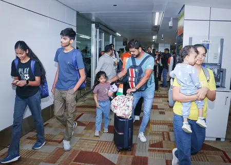 ऑपरेशन सिंधु: 161 यात्रियों को लेकर इजरायल से नई दिल्ली पहुंची पहली फ्लाइट, यात्रियों ने जताया आभार ऑपरेशन सिंधु: 161 यात्रियों को लेकर इजरायल से नई दिल्ली पहुंची पहली फ्लाइट, यात्रियों ने जताया आभार