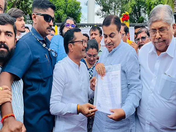 यातायात संबंधी चिंताओं के कारण Nitin Gadkari का पुणे सुरंग परियोजना निरीक्षण अधूरा रह गया यातायात संबंधी चिंताओं के कारण Nitin Gadkari का पुणे सुरंग परियोजना निरीक्षण अधूरा रह गया