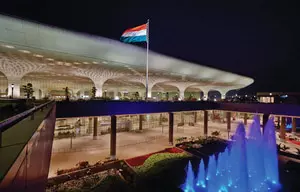 अदाणी एयरपोर्ट्स को मुंबई अंतरराष्ट्रीय हवाई अड्डे के लिए मिला 1 अरब डॉलर का फंड अदाणी एयरपोर्ट्स को मुंबई अंतरराष्ट्रीय हवाई अड्डे के लिए मिला 1 अरब डॉलर का फंड