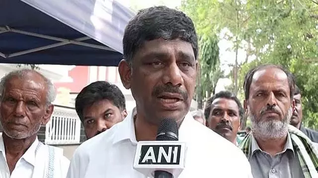 ऐश्वर्या गौड़ा धोखाधड़ी मामला: ED ने DK सुरेश से 6 घंटे पूछताछ की, 8 जुलाई को फिर पेश होने का नोटिस ऐश्वर्या गौड़ा धोखाधड़ी मामला: ED ने DK सुरेश से 6 घंटे पूछताछ की, 8 जुलाई को फिर पेश होने का नोटिस
