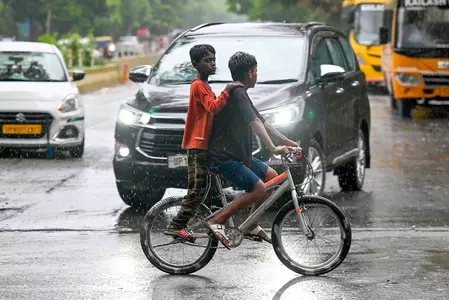 दिल्ली एनसीआर में इस हफ्ते हो सकती है गरज चमक के साथ बारिश, मौसम विभाग का येलो अलर्ट है जारी दिल्ली एनसीआर में इस हफ्ते हो सकती है गरज चमक के साथ बारिश, मौसम विभाग का येलो अलर्ट है जारी