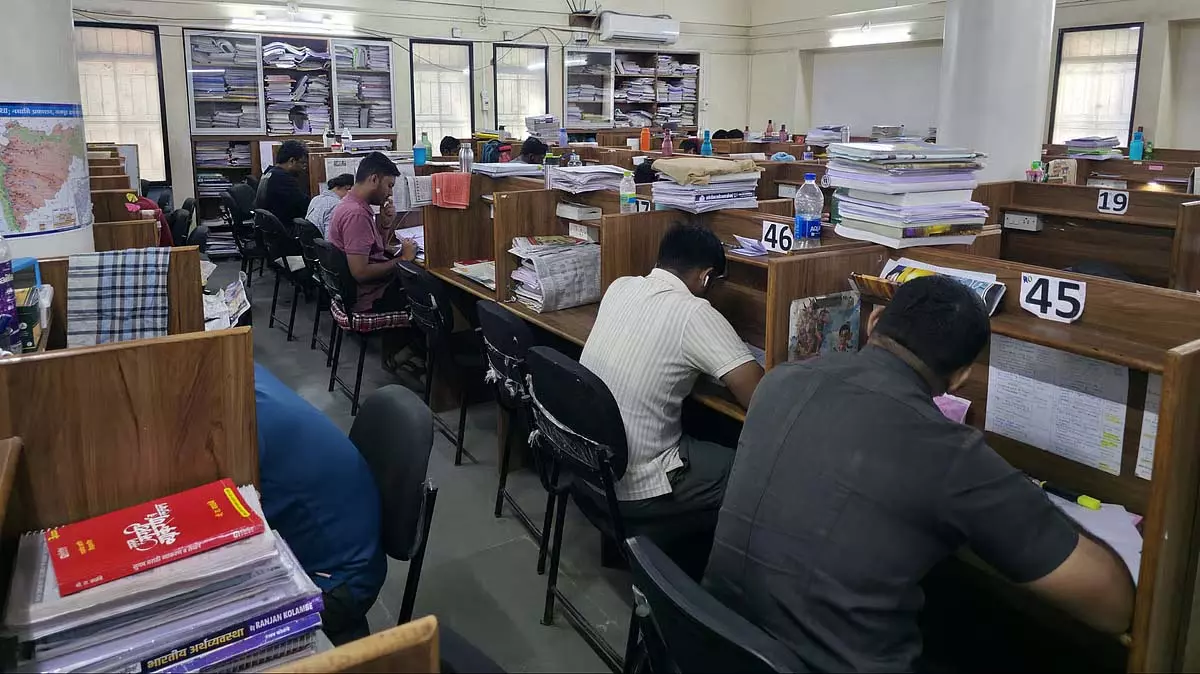पुणे में MPSC अभ्यर्थी उच्च किराए, खराब रहने की स्थिति और परीक्षा में देरी से जूझ रहे पुणे में MPSC अभ्यर्थी उच्च किराए, खराब रहने की स्थिति और परीक्षा में देरी से जूझ रहे