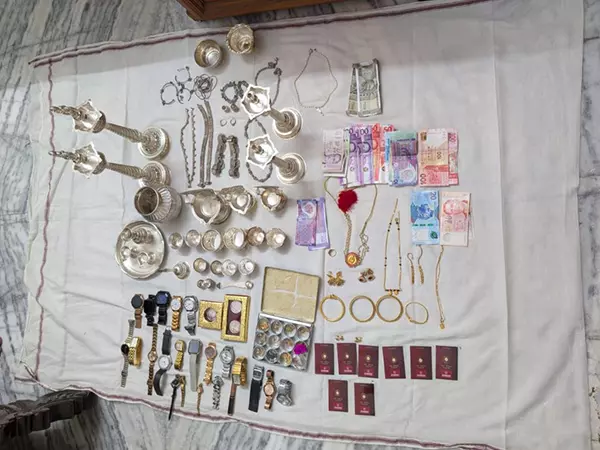 Karnataka: लोकायुक्त ने गडग पुलिस इंस्पेक्टर की संपत्तियों पर छापा मारा Karnataka: लोकायुक्त ने गडग पुलिस इंस्पेक्टर की संपत्तियों पर छापा मारा