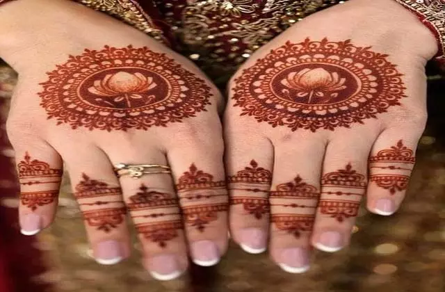 Sawan Special Mehndi Designs: इस सावन ट्राई करें ये अनोखी और स्टाइलिश मेहंदी डिजाइन जो हर मौके पर लगेंगी परफेक्ट Sawan Special Mehndi Designs: इस सावन ट्राई करें ये अनोखी और स्टाइलिश मेहंदी डिजाइन जो हर मौके पर लगेंगी परफेक्ट