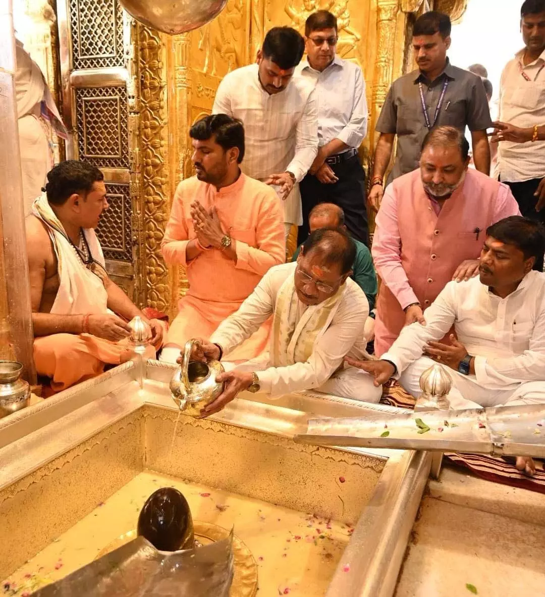 CM साय ने काशी में बाबा विश्वनाथ के दिव्य दर्शन किए CM साय ने काशी में बाबा विश्वनाथ के दिव्य दर्शन किए