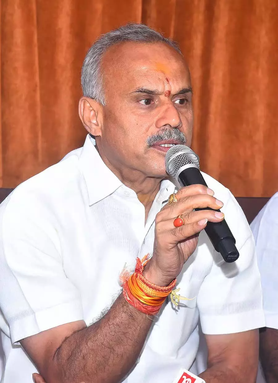 जनविरोधी राज्य सरकार को बर्खास्त किया जाना चाहिए: MLA B. Suresh Gowda जनविरोधी राज्य सरकार को बर्खास्त किया जाना चाहिए: MLA B. Suresh Gowda