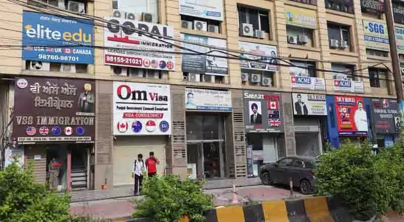 Punjab: वैश्विक करियर के लिए भारतीय छात्र अमेरिकी प्रमाणपत्रों की ओर आकर्षित हो रहे Punjab: वैश्विक करियर के लिए भारतीय छात्र अमेरिकी प्रमाणपत्रों की ओर आकर्षित हो रहे