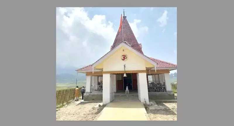 विक्रमादित्य ने गुलमर्ग में मंदिर के पुनर्निर्माण का निरीक्षण किया विक्रमादित्य ने गुलमर्ग में मंदिर के पुनर्निर्माण का निरीक्षण किया