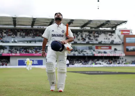 भारत बनाम इंग्लैंड: ICC ने लगाई ऋषभ पंत को फटकार, जानिए क्या हुई थी भूल भारत बनाम इंग्लैंड: ICC ने लगाई ऋषभ पंत को फटकार, जानिए क्या हुई थी भूल