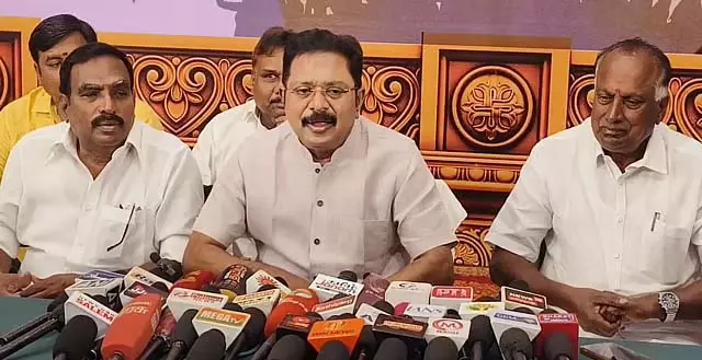 मुरुगन सम्मेलन में पेरियार, अन्ना के दृश्यों से बचना चाहिए था! : TTV Dhinakaran मुरुगन सम्मेलन में पेरियार, अन्ना के दृश्यों से बचना चाहिए था! : TTV Dhinakaran