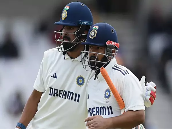 इंग्लैंड के खिलाफ लीड्स टेस्ट के दौरान मैदान पर अपने आचरण के लिए Rishabh Pant को फटकार लगाई गई इंग्लैंड के खिलाफ लीड्स टेस्ट के दौरान मैदान पर अपने आचरण के लिए Rishabh Pant को फटकार लगाई गई