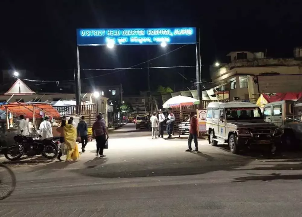 जाजपुर में दो महिलाओं से दुर्व्यवहार: गिरफ्तारी से पहले आरोपी ने की आत्महत्या की कोशिश जाजपुर में दो महिलाओं से दुर्व्यवहार: गिरफ्तारी से पहले आरोपी ने की आत्महत्या की कोशिश