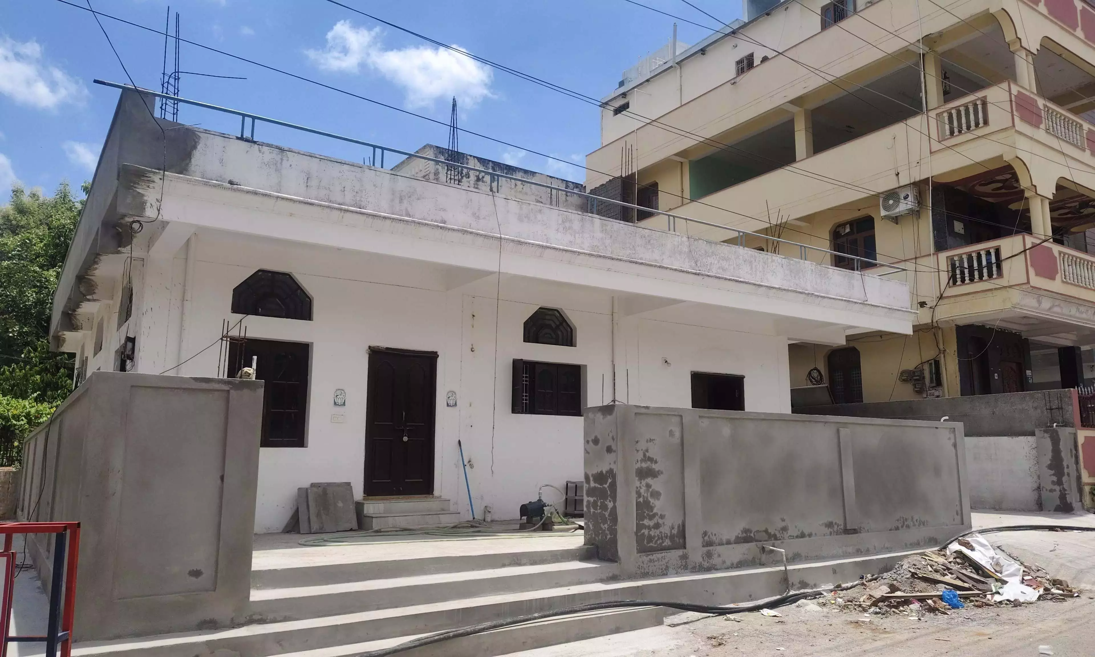Karimnagar: बंदी ने अपने कैंप ऑफिस के पास पहला घर खरीदा Karimnagar: बंदी ने अपने कैंप ऑफिस के पास पहला घर खरीदा