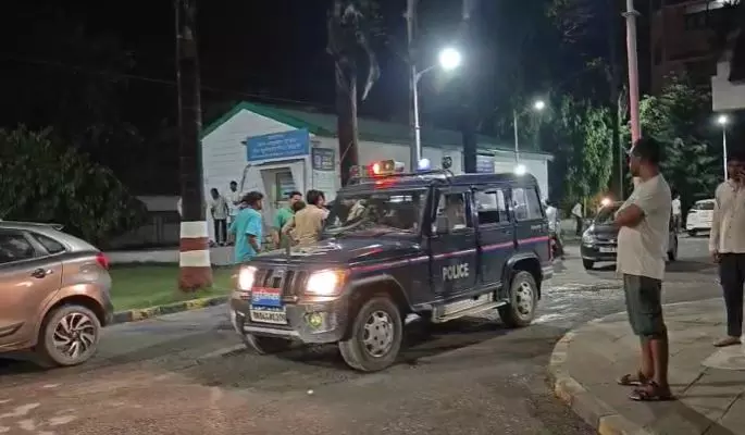 Haldwani में अज्ञात हमलावरों ने कार सवारों पर की फायरिंग, तीन घायल Haldwani में अज्ञात हमलावरों ने कार सवारों पर की फायरिंग, तीन घायल