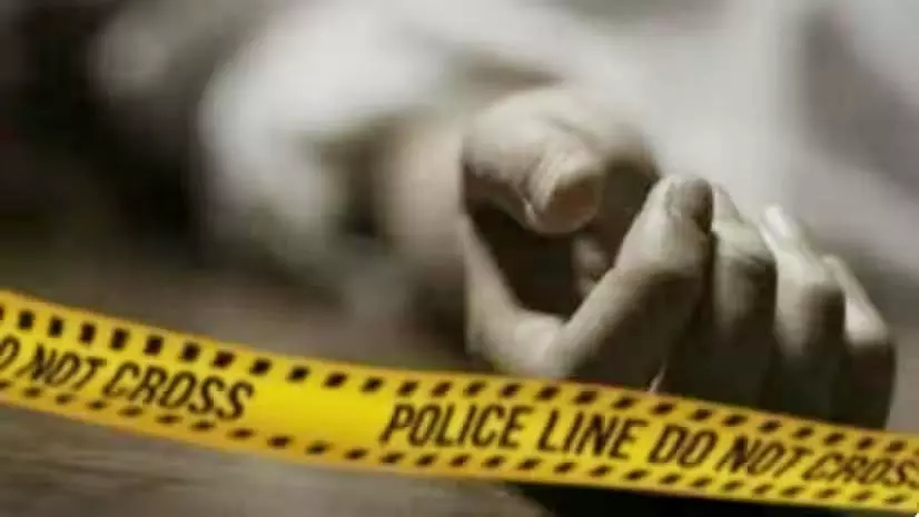 स्वीपर सुसाइड मामले में उनकी पत्नी का हाथ, हत्या बता रहे परिजन स्वीपर सुसाइड मामले में उनकी पत्नी का हाथ, हत्या बता रहे परिजन