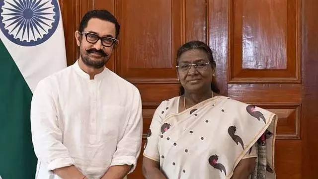 अभिनेता आमिर खान ने राष्ट्रपति से मुलाकात की अभिनेता आमिर खान ने राष्ट्रपति से मुलाकात की