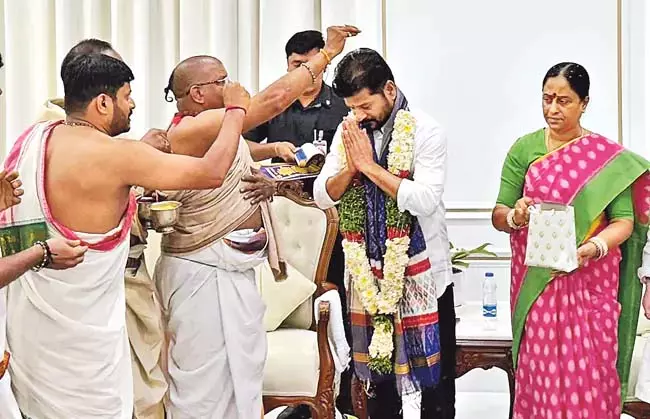 CM को महाकाली बोनाला के लिए उज्जैन आने का न्योता CM को महाकाली बोनाला के लिए उज्जैन आने का न्योता