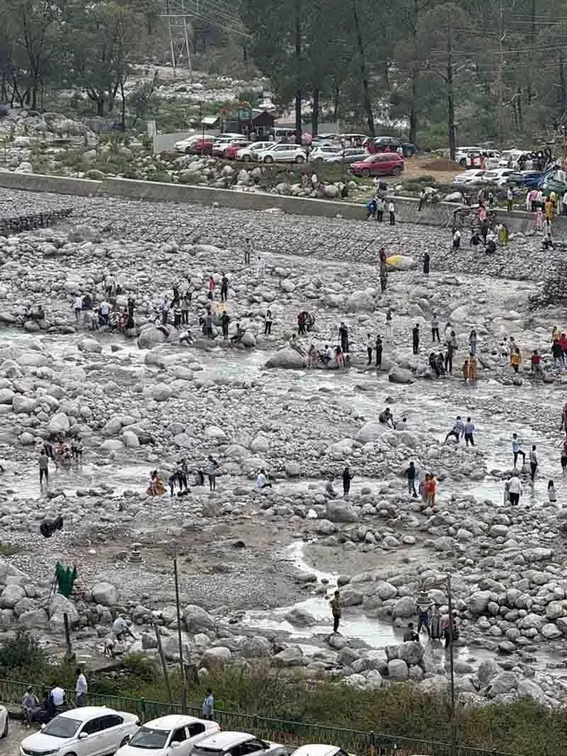 Kangra नदियों के पास पर्यटकों के प्रवेश पर प्रतिबंध Kangra नदियों के पास पर्यटकों के प्रवेश पर प्रतिबंध