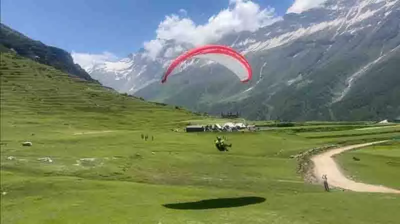 Himachal की पांगी घाटी पैराग्लाइडिंग से भरेगी उड़ान Himachal की पांगी घाटी पैराग्लाइडिंग से भरेगी उड़ान