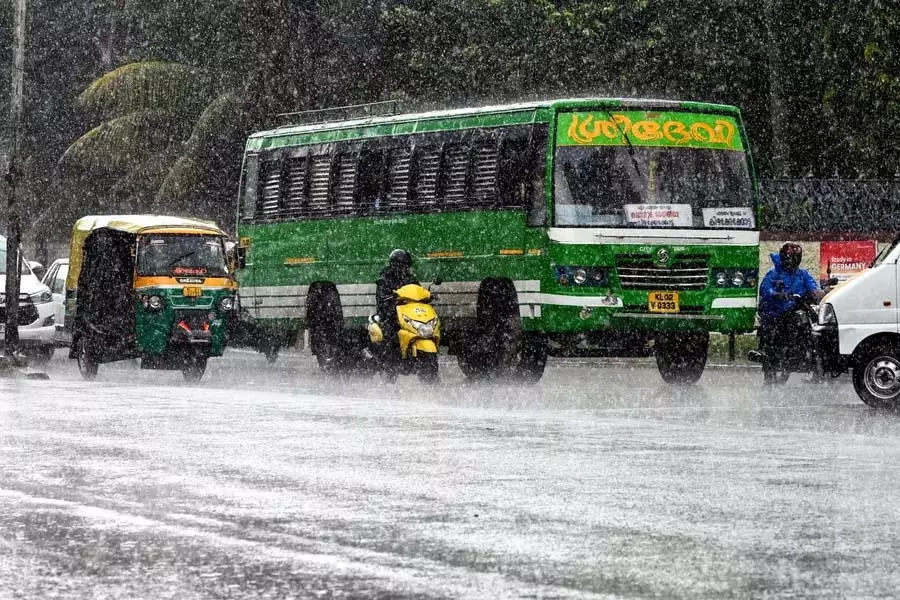 मौसम अलर्ट: Kerala में भारी बारिश की आशंका मौसम अलर्ट: Kerala में भारी बारिश की आशंका