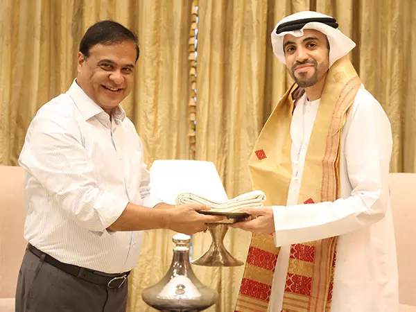 असम के मुख्यमंत्री ने UAE के राजदूत से मुलाकात की, संबंधों को मजबूत करने पर चर्चा की असम के मुख्यमंत्री ने UAE के राजदूत से मुलाकात की, संबंधों को मजबूत करने पर चर्चा की