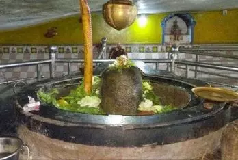 Bholenath का चमत्कारी मंदिर, जहां शिवलिंग करता है शराब ग्रहण! Bholenath का चमत्कारी मंदिर, जहां शिवलिंग करता है शराब ग्रहण!