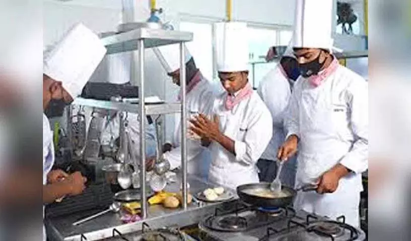 होटल प्रबंधन पाठ्यक्रम एक बार परीक्षा शुल्क संग्रह का मौका होटल प्रबंधन पाठ्यक्रम एक बार परीक्षा शुल्क संग्रह का मौका