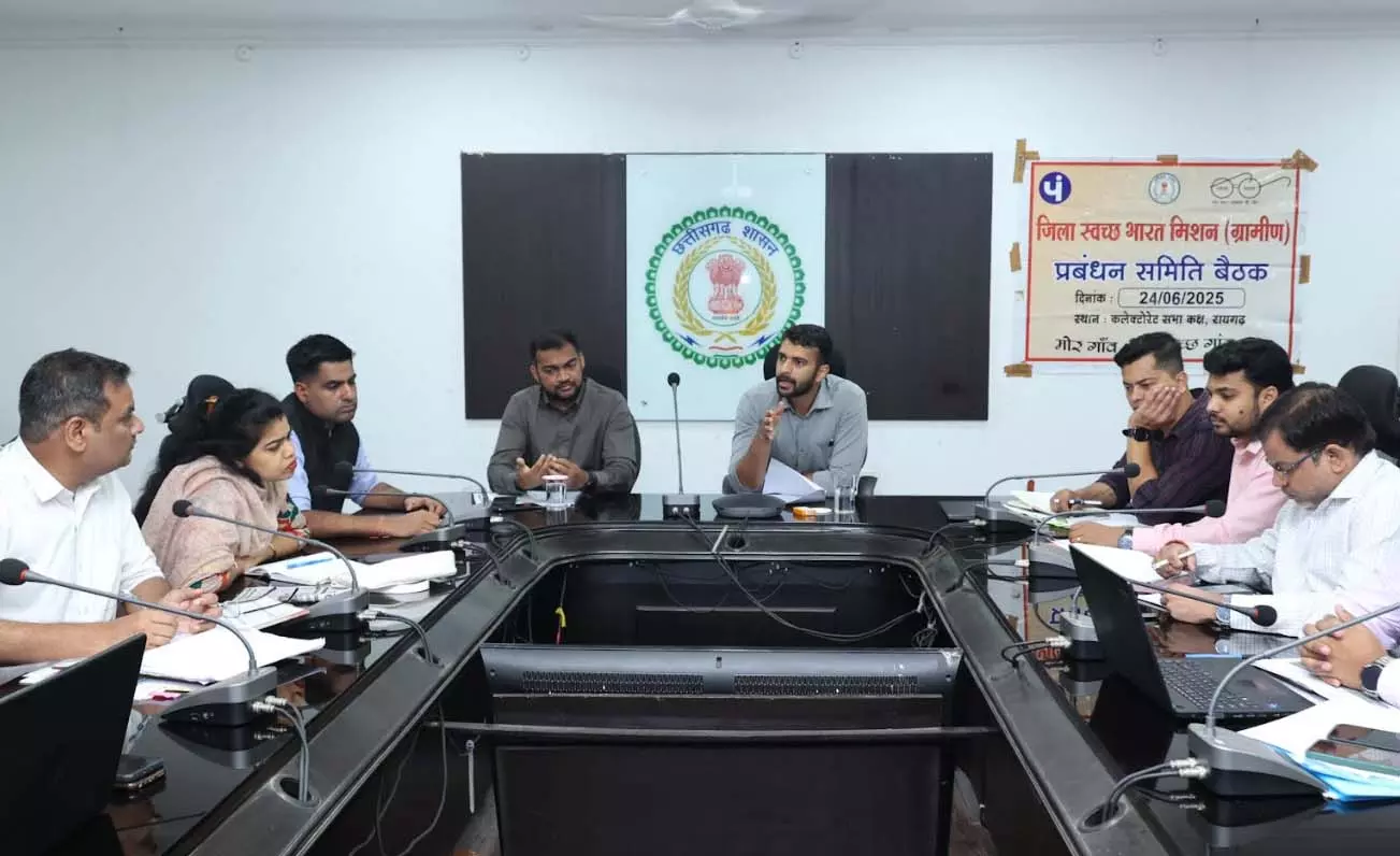 फॉर्मर रजिस्ट्री की बढ़ाएं गति: कलेक्टर मयंक चतुर्वेदी फॉर्मर रजिस्ट्री की बढ़ाएं गति: कलेक्टर मयंक चतुर्वेदी