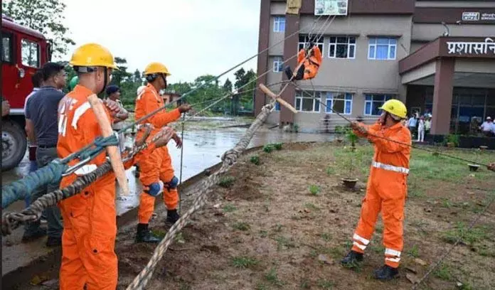 Vijaypur में आग और भूकंप की तैयारियों पर मॉक अभ्यास आयोजित Vijaypur में आग और भूकंप की तैयारियों पर मॉक अभ्यास आयोजित