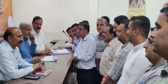 शाम लाल शर्मा-मोहन लाल भगत ने BJP मुख्यालय में जनता दरबार लगाया शाम लाल शर्मा-मोहन लाल भगत ने BJP मुख्यालय में जनता दरबार लगाया