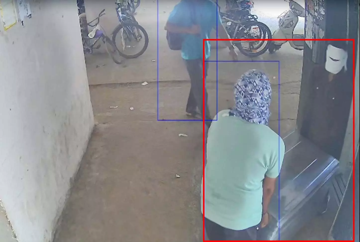 रायपुर ट्रंक मर्डर केस: वकील दंपती का नया CCTV फुटेज आया सामने रायपुर ट्रंक मर्डर केस: वकील दंपती का नया CCTV फुटेज आया सामने