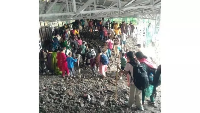 Jammu: बारिश के कारण भूस्खलन के कारण माता वैष्णो देवी यात्रा स्थगित Jammu: बारिश के कारण भूस्खलन के कारण माता वैष्णो देवी यात्रा स्थगित