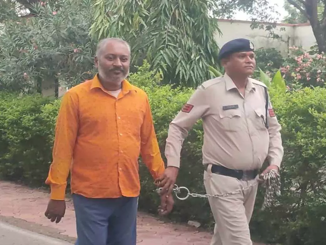CG: पिता की हत्या करने वाले बेटे को उम्रकैद, न्यायालय ने सुनाया फैसला CG: पिता की हत्या करने वाले बेटे को उम्रकैद, न्यायालय ने सुनाया फैसला