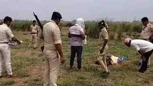 Bihar : झाड़ियों से बरामद हुआ अधजला शव, डॉग स्क्वायड कर रहा जांच Bihar : झाड़ियों से बरामद हुआ अधजला शव, डॉग स्क्वायड कर रहा जांच