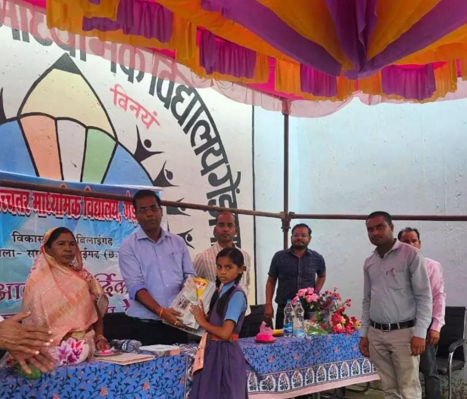 कलेक्टर डॉ कन्नौजे के मुख्य आतिथ्य में मनाया गया शाला प्रवेश उत्सव कलेक्टर डॉ कन्नौजे के मुख्य आतिथ्य में मनाया गया शाला प्रवेश उत्सव