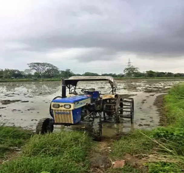 सड़क में परिवहन करने पर केजव्हीलयुक्त ट्रैक्टर पर कार्यवाही सड़क में परिवहन करने पर केजव्हीलयुक्त ट्रैक्टर पर कार्यवाही