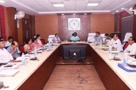 फ्लैगशिप योजनाओं के क्रियान्वयन को दे प्राथमिकता: कलेक्टर फ्लैगशिप योजनाओं के क्रियान्वयन को दे प्राथमिकता: कलेक्टर
