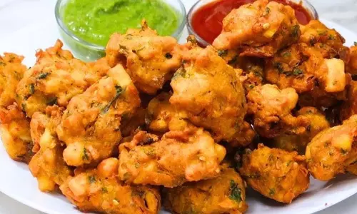 Gram Flour Pakodas: नाश्ते या स्नैक्स के तौर पर ले सकते हैं इनका मजा Gram Flour Pakodas: नाश्ते या स्नैक्स के तौर पर ले सकते हैं इनका मजा