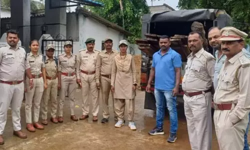 5 लाख की सागौन लकड़ी जब्त, तस्करी में संलिप्त ग्रामीण फरार 5 लाख की सागौन लकड़ी जब्त, तस्करी में संलिप्त ग्रामीण फरार