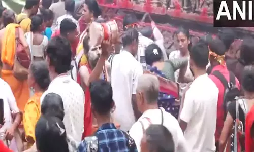 Guwahati में अंबुबाची मेले के लिए कामाख्या मंदिर में उमड़े श्रद्धालु Guwahati में अंबुबाची मेले के लिए कामाख्या मंदिर में उमड़े श्रद्धालु
