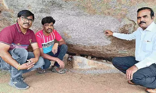 Karnataka: गंगावती में 3,000 साल पुराने ताम्र युग के गुफा चित्र और शिलालेख मिले Karnataka: गंगावती में 3,000 साल पुराने ताम्र युग के गुफा चित्र और शिलालेख मिले