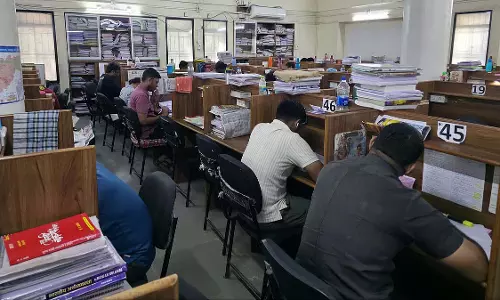 पुणे में MPSC अभ्यर्थी उच्च किराए, खराब रहने की स्थिति और परीक्षा में देरी से जूझ रहे पुणे में MPSC अभ्यर्थी उच्च किराए, खराब रहने की स्थिति और परीक्षा में देरी से जूझ रहे