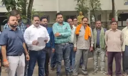 डिप्टी कलेक्टर से कर्मचारी परेशान, अभद्रता का आरोप