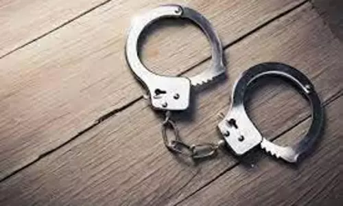 Jammu-Kashmir: गश्ती अभियान के दौरान  ड्रग तस्कर गिरफ्तार