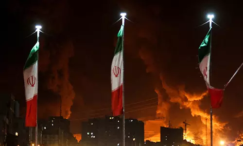 ट्रम्प द्वारा युद्ध विराम की घोषणा के कुछ ही देर बाद इजरायली सेना ने Iran में कई स्थानों पर हमला किया