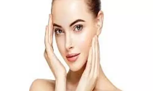 Glowing Skin Tips: सिर्फ 10 मिनट में शीशे की तरह चमक उठेगी आपकी त्वचा, आजमाएं Glowing Skin Tips: सिर्फ 10 मिनट में शीशे की तरह चमक उठेगी आपकी त्वचा, आजमाएं